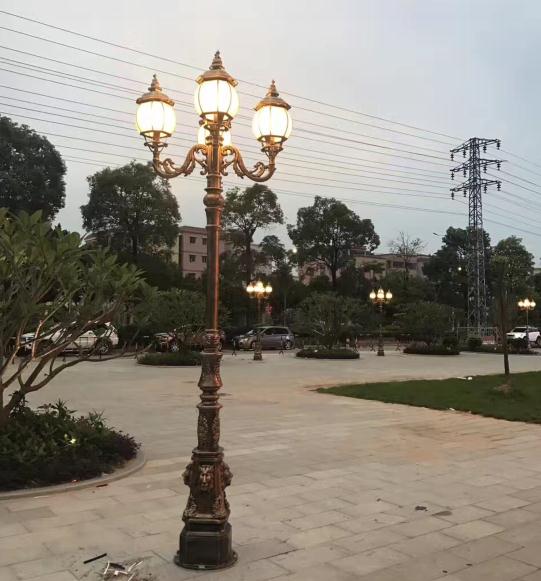 叼嘿直播APP照明翻砂铝/压铸铝庭院灯安装后亮灯效果