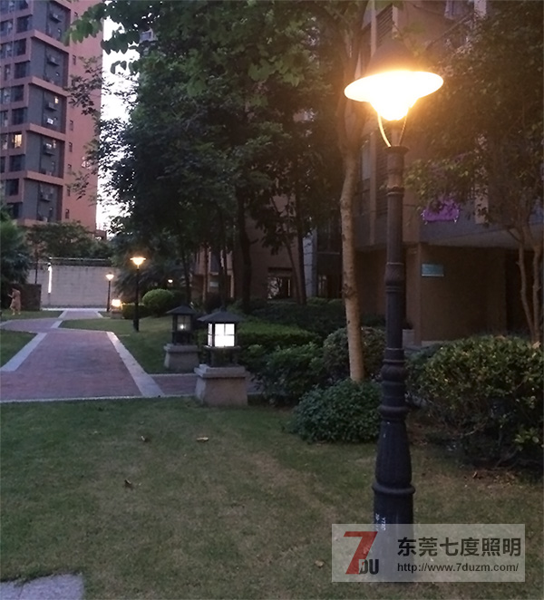 东莞叼嘿直播APP照明-小区砂铸庭院灯高度和安装间距