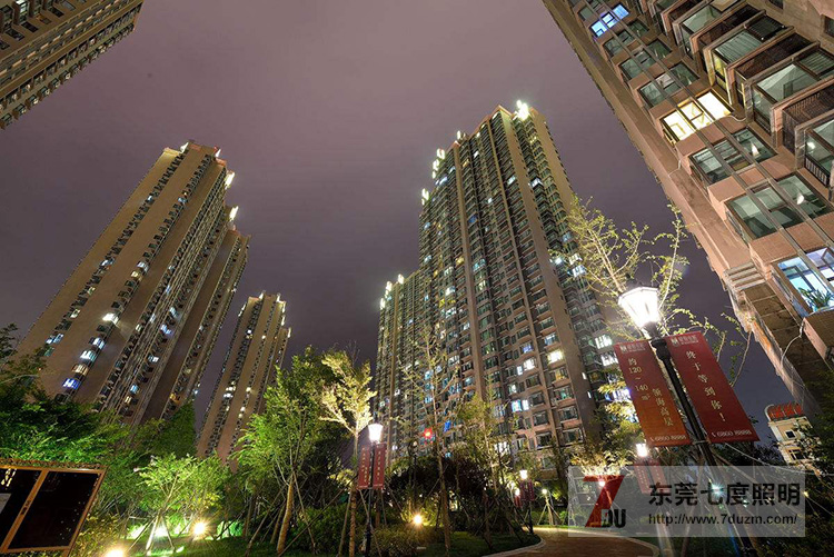 东莞叼嘿直播APP照明小区庭院灯照明效果图片