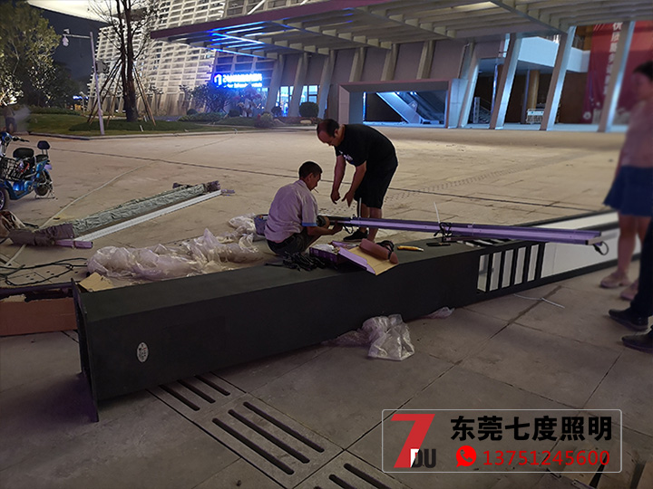 户外广场园林叼嘿软件免费下载柱安装现场实拍