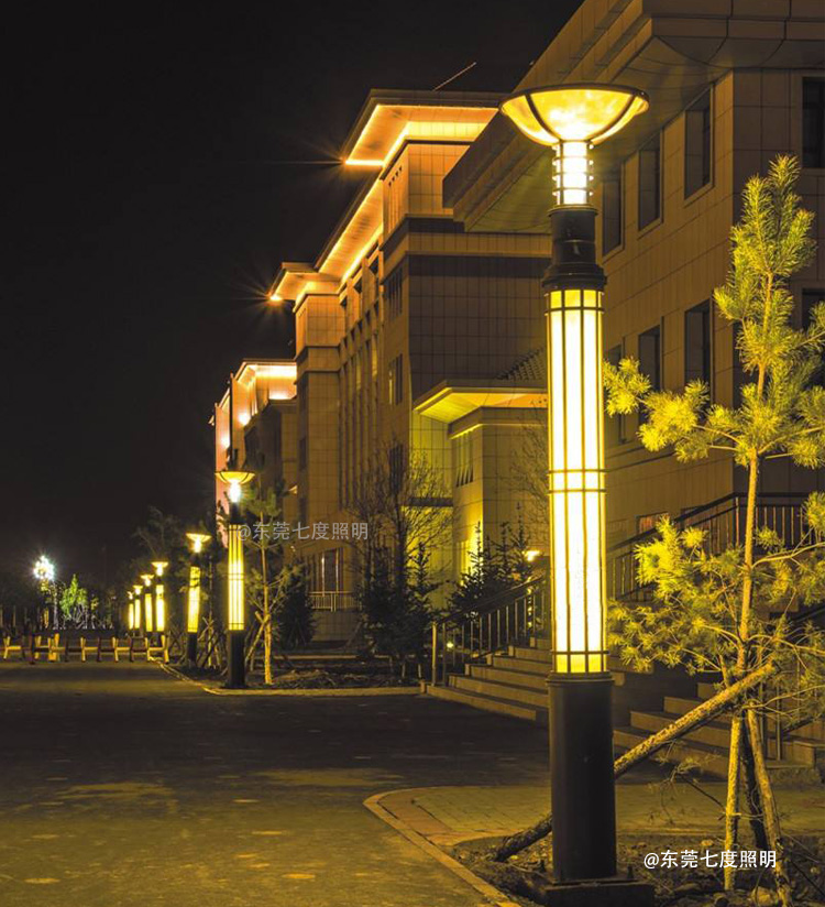 圆柱形户外园林LED叼嘿软件免费下载柱夜间亮灯效果暖光