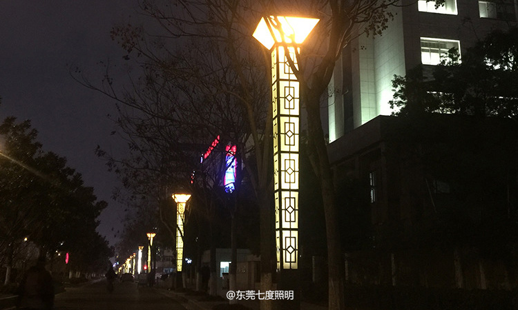 4米高倒方锥体园林叼嘿软件免费下载柱街道安装亮灯效果