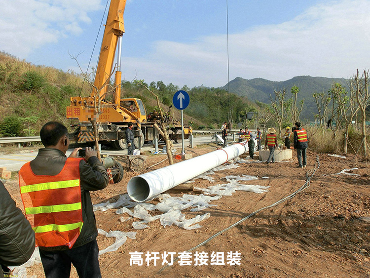 高速公路路口30米男女叼嘿视频灯杆套接安装现场